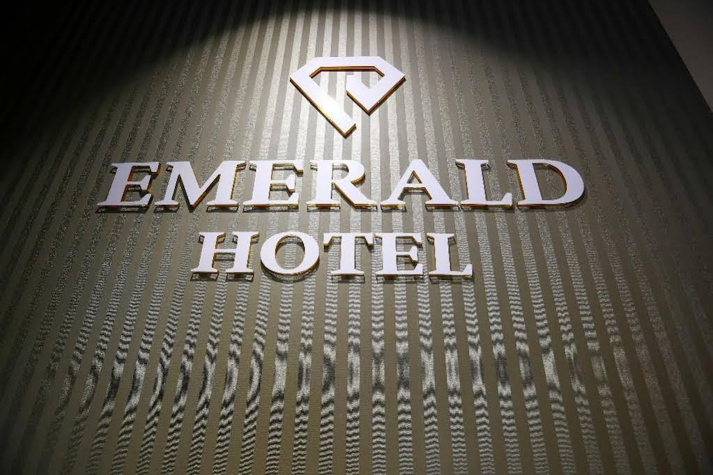 Emerald Boutique Hotel Тирана Екстер'єр фото