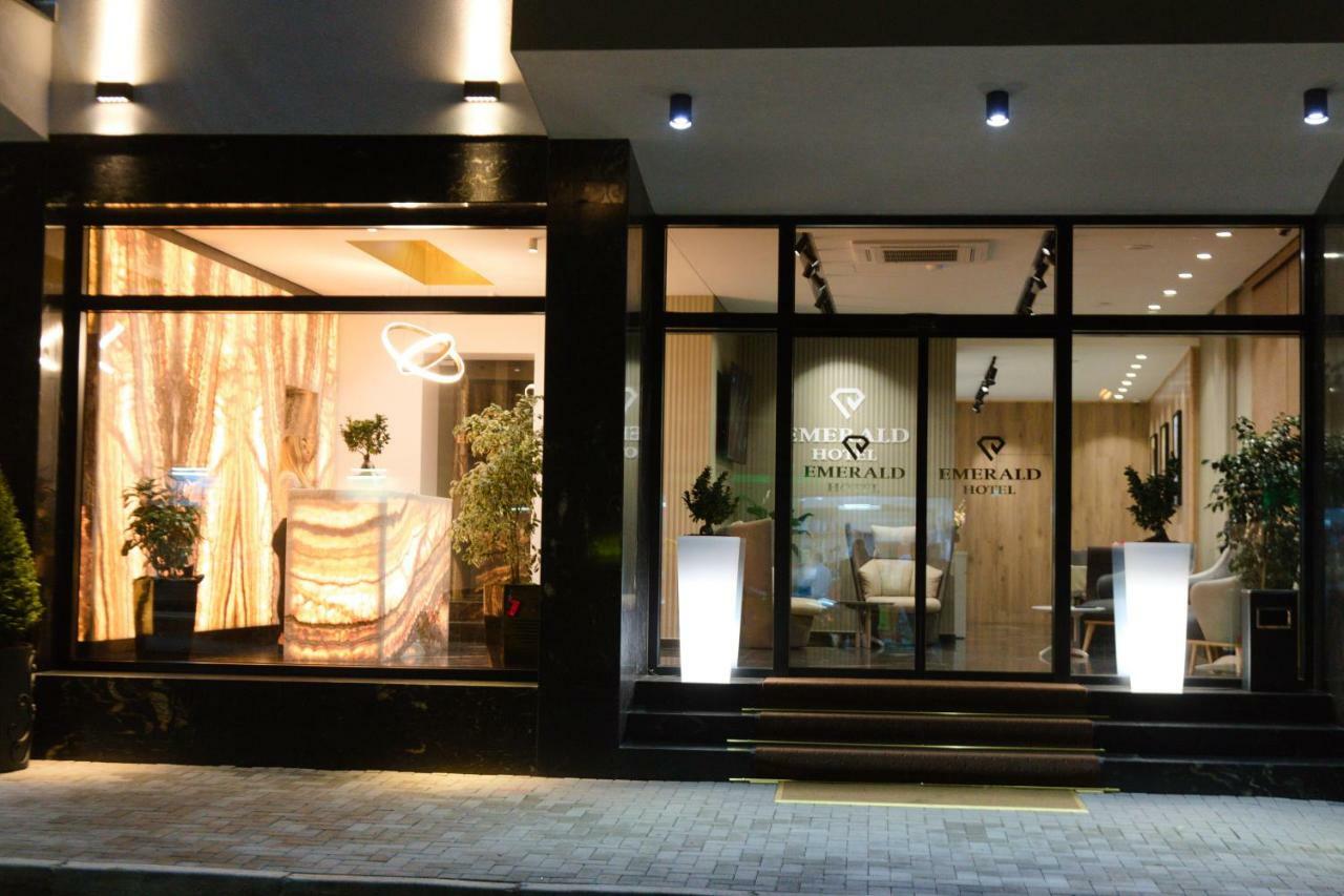 Emerald Boutique Hotel Тирана Екстер'єр фото
