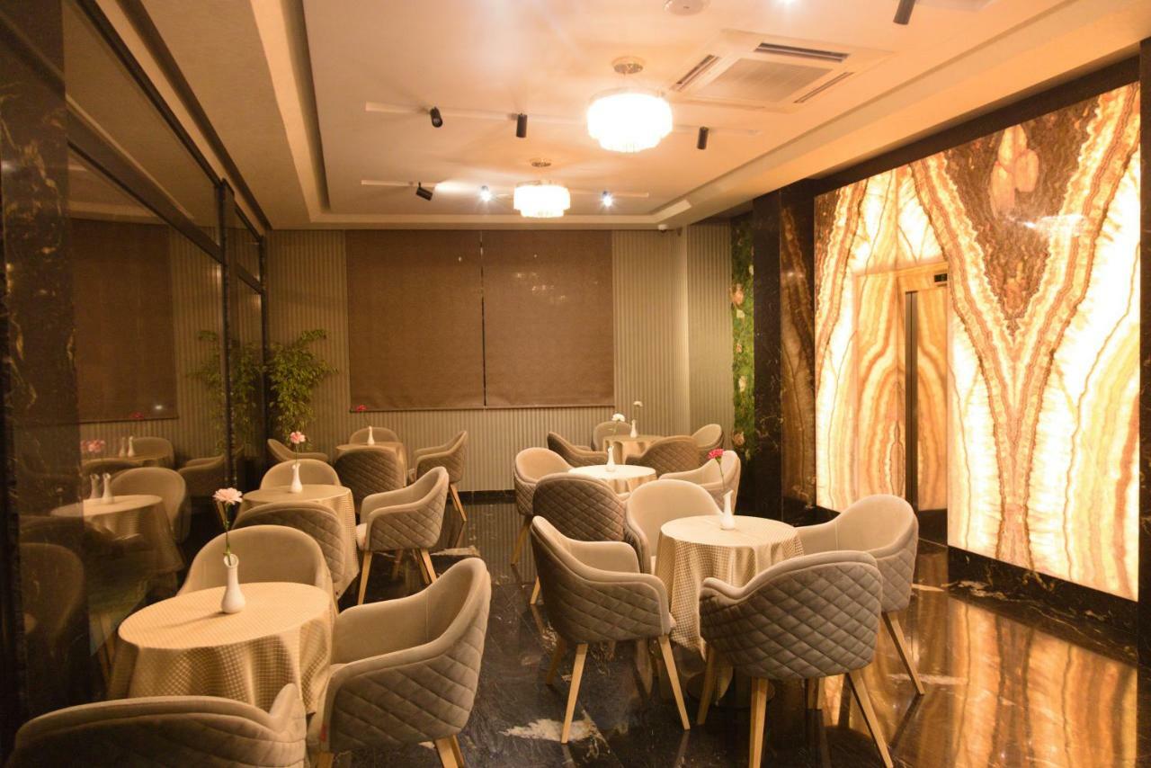 Emerald Boutique Hotel Тирана Екстер'єр фото