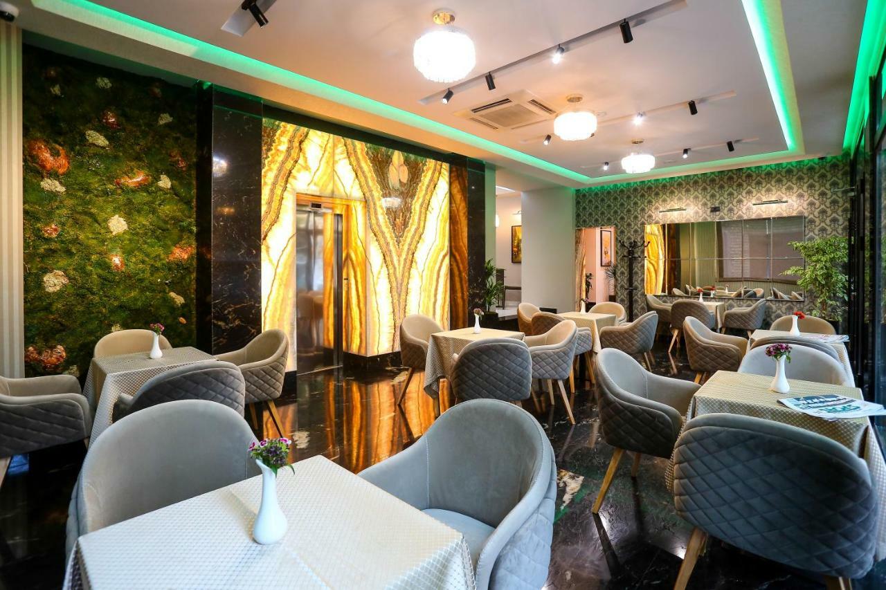 Emerald Boutique Hotel Тирана Екстер'єр фото