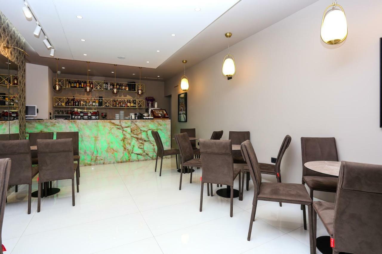 Emerald Boutique Hotel Тирана Екстер'єр фото