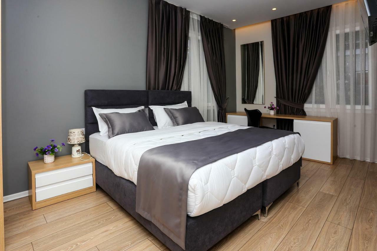Emerald Boutique Hotel Тирана Екстер'єр фото