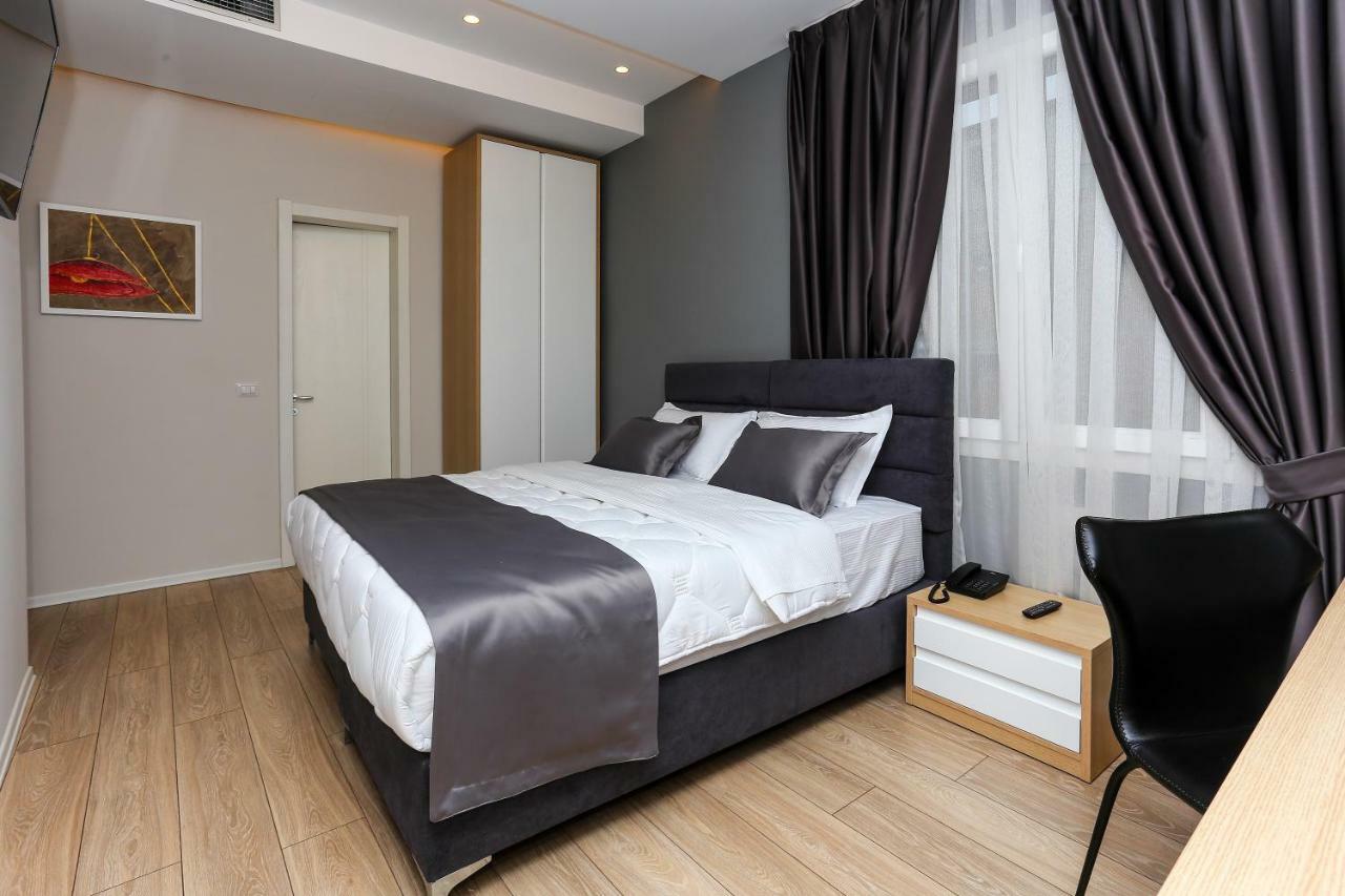 Emerald Boutique Hotel Тирана Екстер'єр фото
