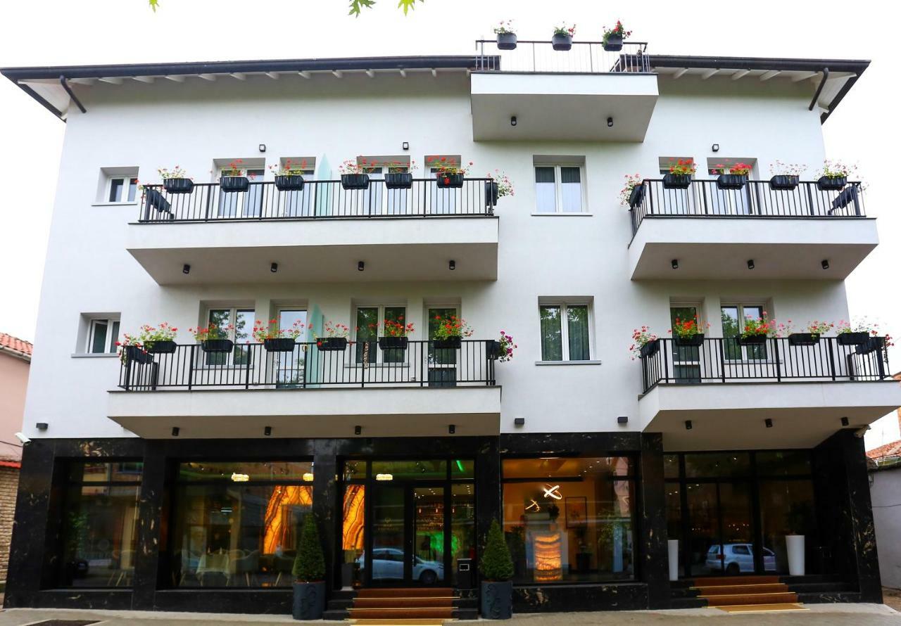 Emerald Boutique Hotel Тирана Екстер'єр фото