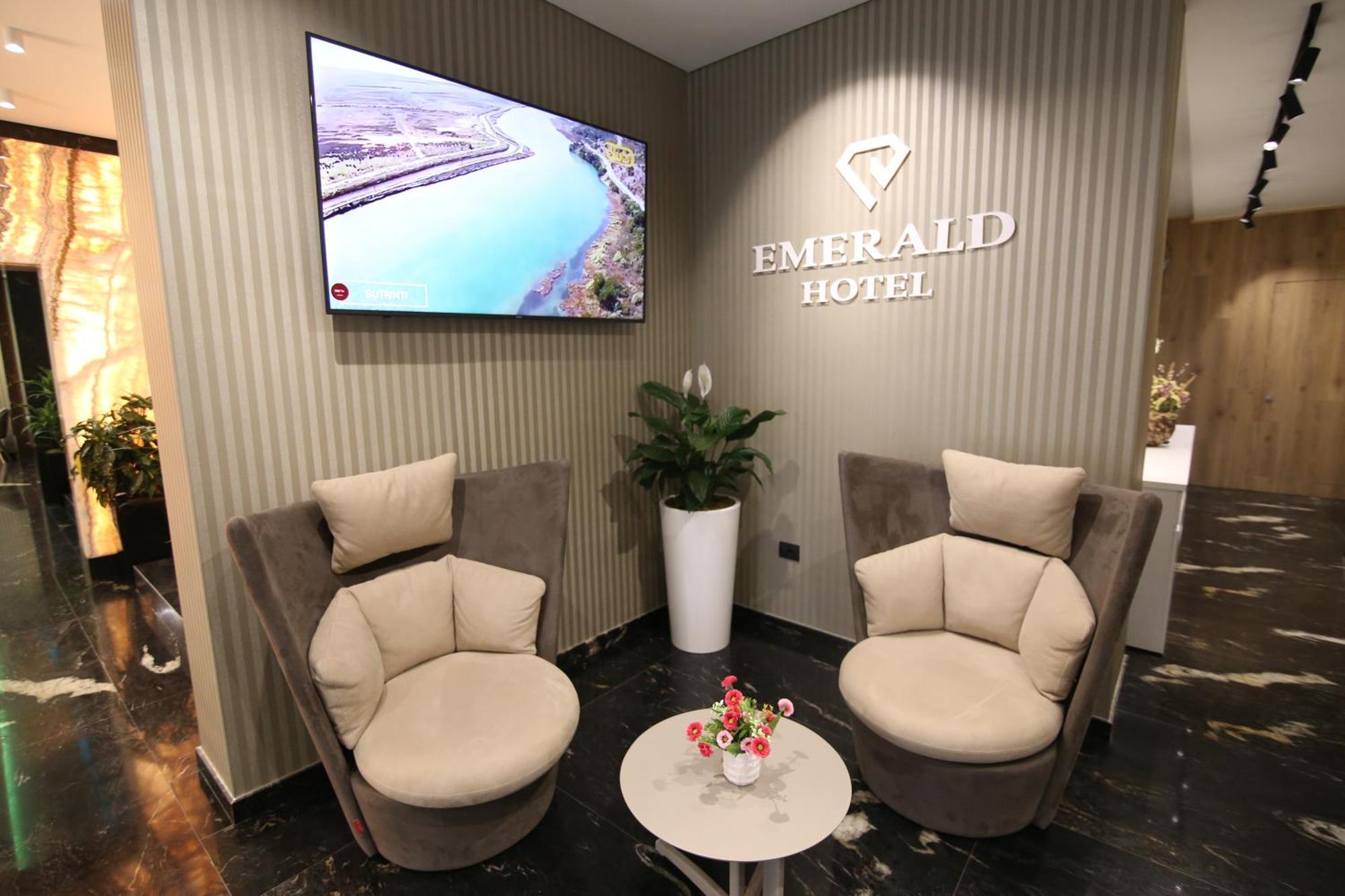 Emerald Boutique Hotel Тирана Екстер'єр фото