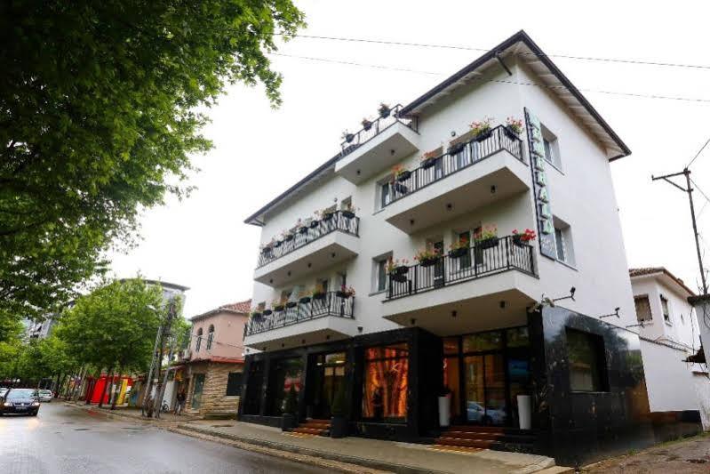 Emerald Boutique Hotel Тирана Екстер'єр фото