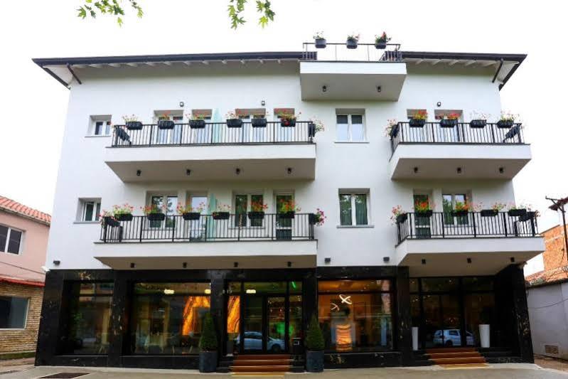 Emerald Boutique Hotel Тирана Екстер'єр фото
