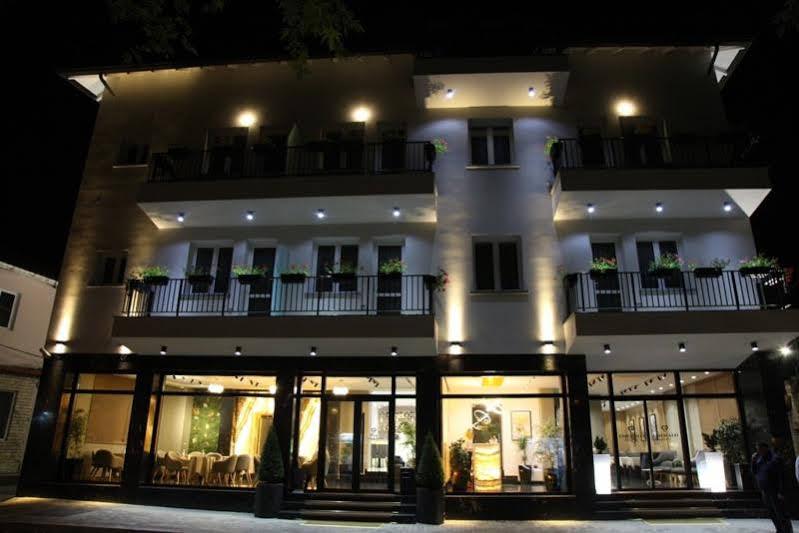 Emerald Boutique Hotel Тирана Екстер'єр фото